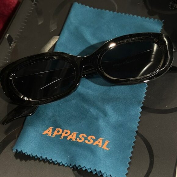 Retro Small Oval Sunglasses - Picture 9 of 10